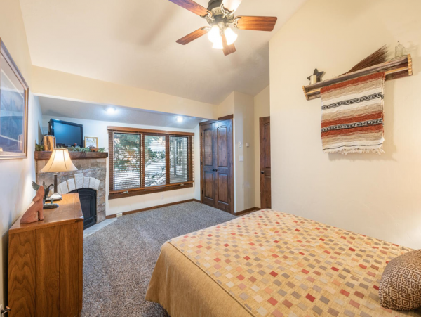 Walk to lift Vacation Condo Three Bedroom in Park City